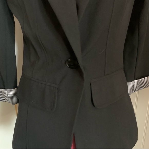 Black 1-Button Blazer with 3/4 Sleeve IZ Byer size medium - Picture 3 of 7